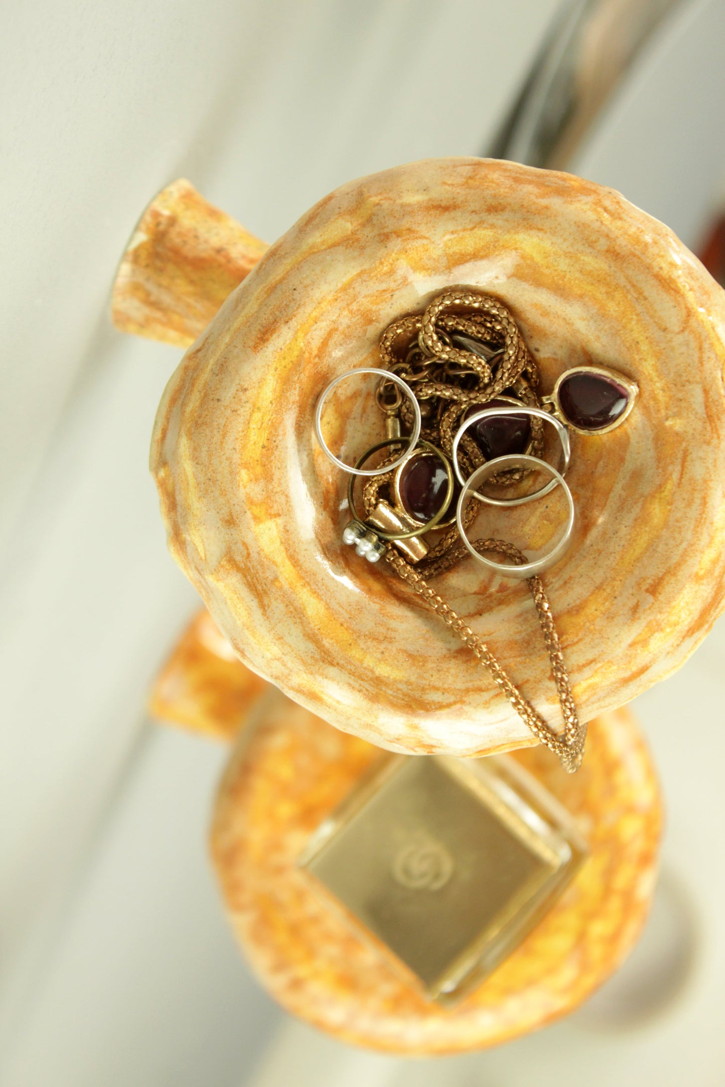 Mushroom hanging shelf