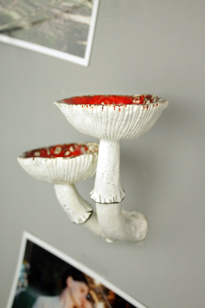 Double mushroom floating shelf