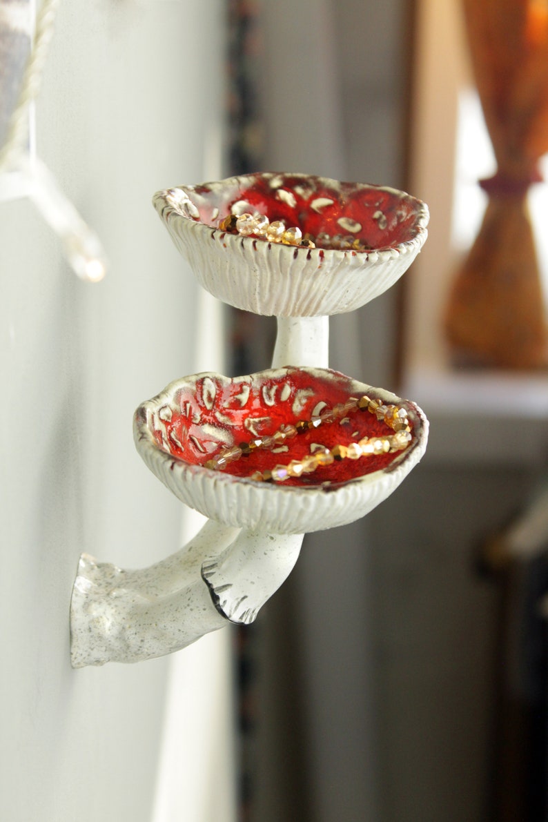 Double mushroom floating shelf